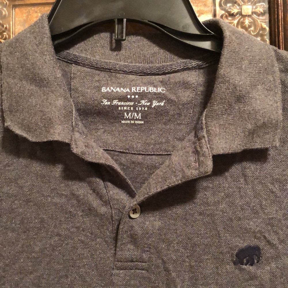 Gently worn Banana Republic medium gray polo shirt. Very good condition.  Medium